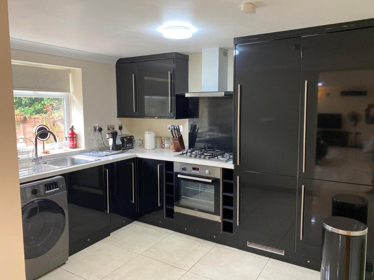 Studio Flat Gants Hill With Free Parking Redbridge Exterior foto
