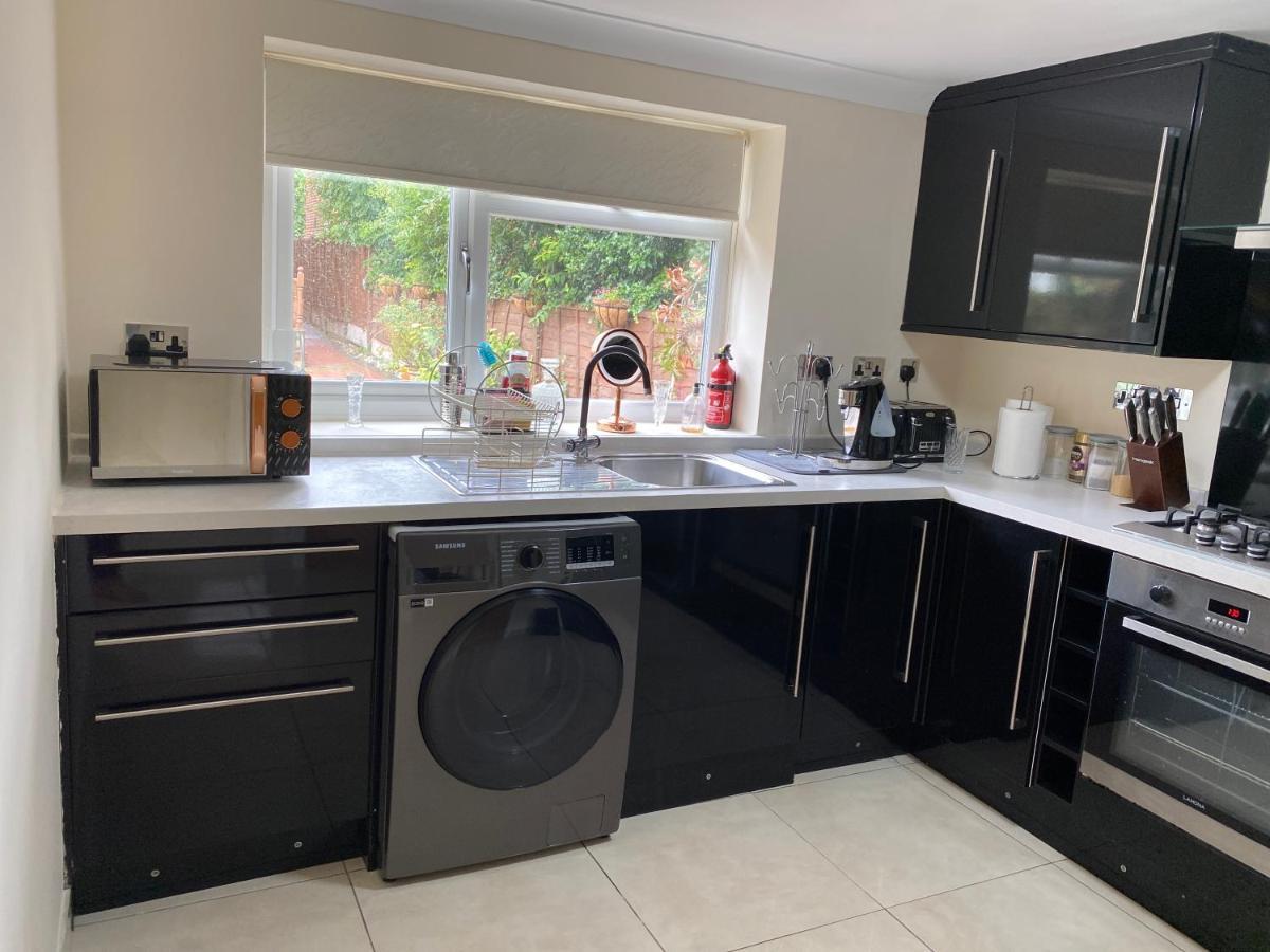 Studio Flat Gants Hill With Free Parking Redbridge Exterior foto