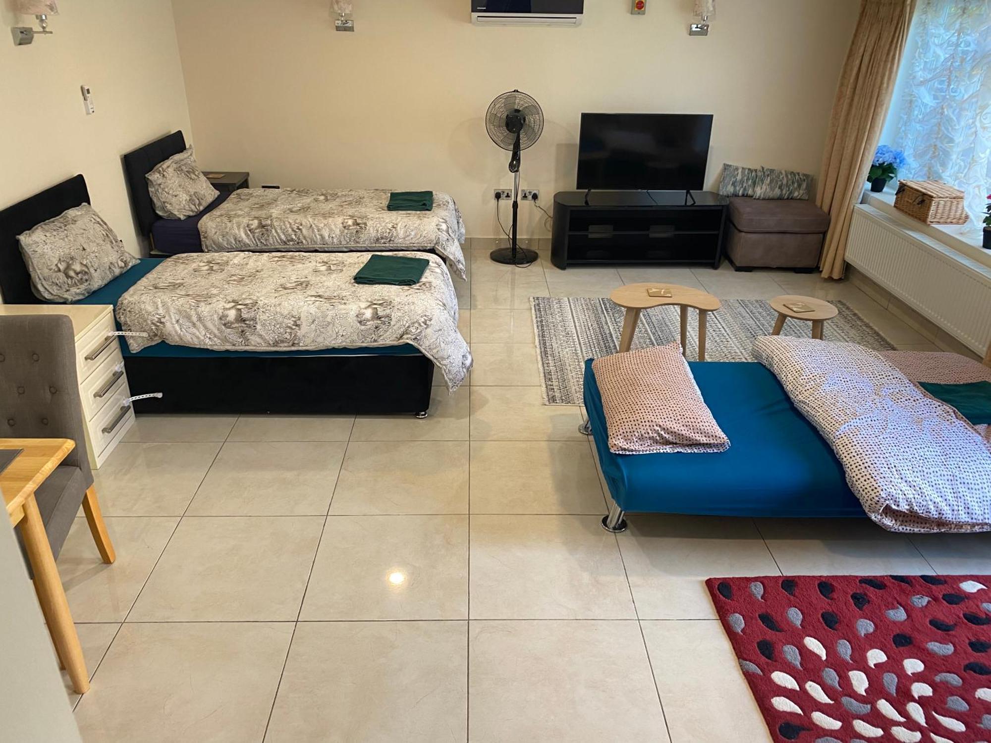 Studio Flat Gants Hill With Free Parking Redbridge Exterior foto